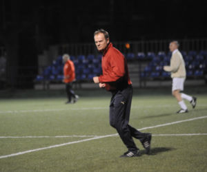 Donald Tusk gra w piłkę