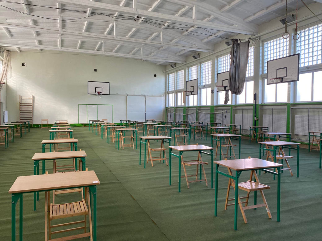 Matura 2023. Maturzyści podczas matury w LO VII w Zielonej Górze