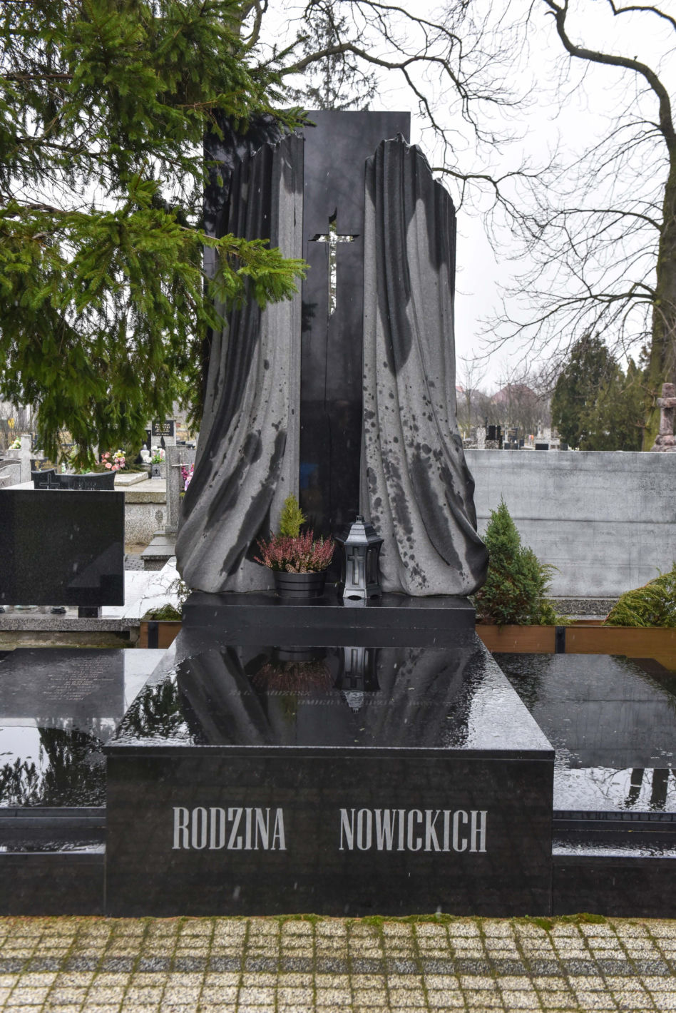 Grób Nowickich