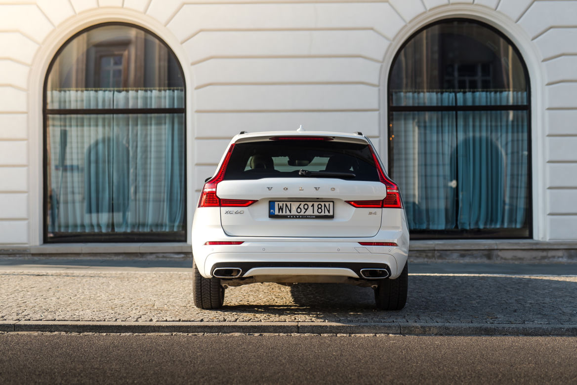 Volvo XC60 B4 Mild Hybrid FWD AT8 Momentum