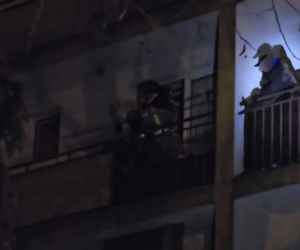 Groził skokiem z balkonu na Ochocie. Szybka akcja służb ratunkowych