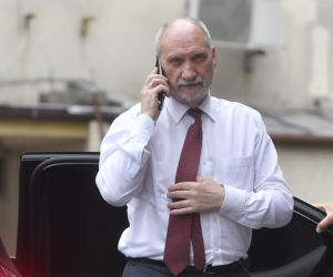 Macierewicz czyta o gejach nazistach