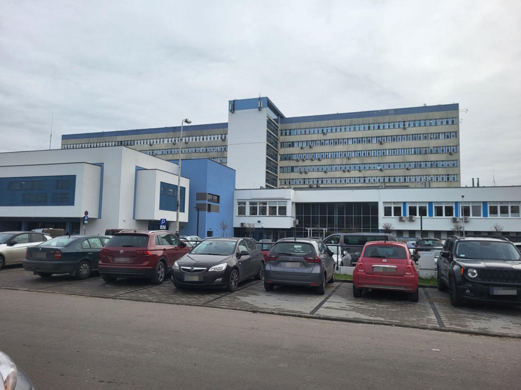 Łódzcy lekarze walczyli o życie koleżanki z pracy. Dziś pani doktor znów operuje. „Poradzili sobie świetnie”