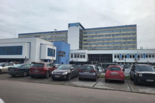 Łódzcy lekarze walczyli o życie koleżanki z pracy. Dziś pani doktor znów operuje. „Poradzili sobie świetnie”