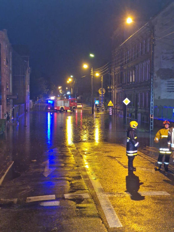 Blisko 300 interwencji strażaków po nocnych burzach. Dolny Śląsk walczy ze skutkami nawałnic