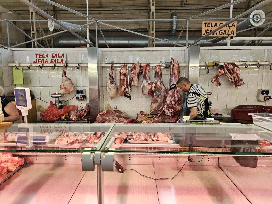 Sprawdziliśmy, jakie są ceny  na największym targu Europy i porównaliśmy je z polskim [GALERIA]