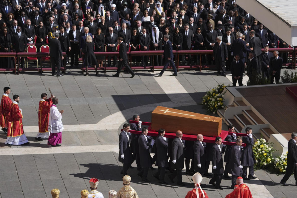 Zaczął się pogrzeb papieża Franciszka. Jedna z największych takich ceremonii w historii