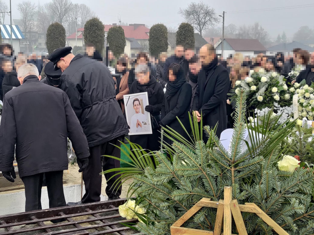 Białe misie strzegą grobu Nikodema Mareckiego. 11-letni aktor zginął w strasznym wypadku