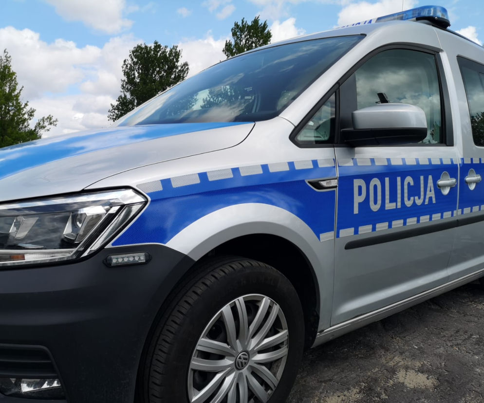Poprosił o pomoc policjantów. Jego ojciec zwijał się z bólu