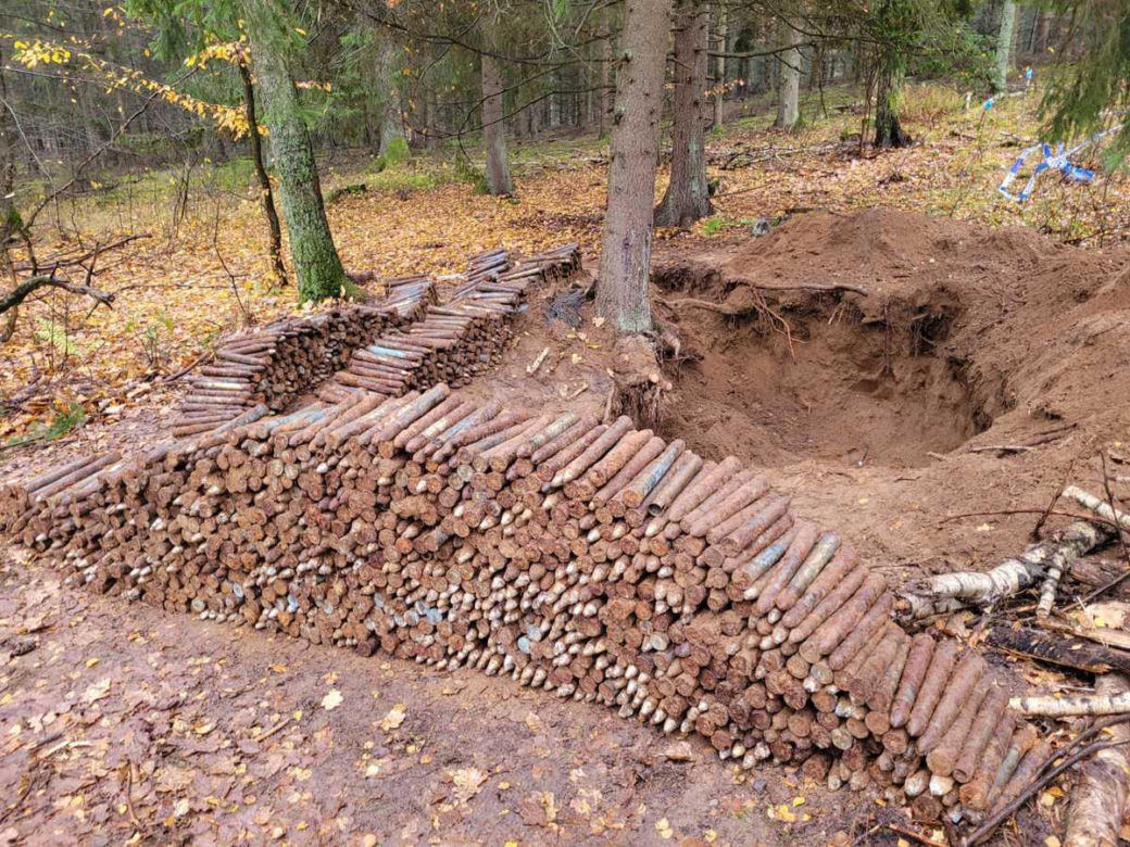 Las niczym magazyn broni! Ponad 2 tysiące pocisków na Mazurach