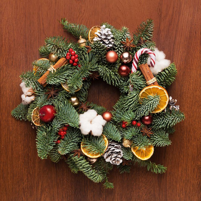 Wianek świąteczny na drzwi