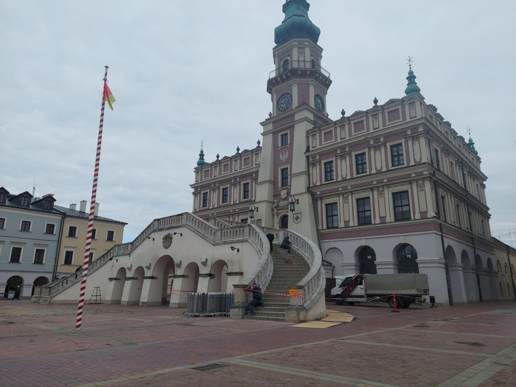 Renowacja  schodów budynku Ratusza