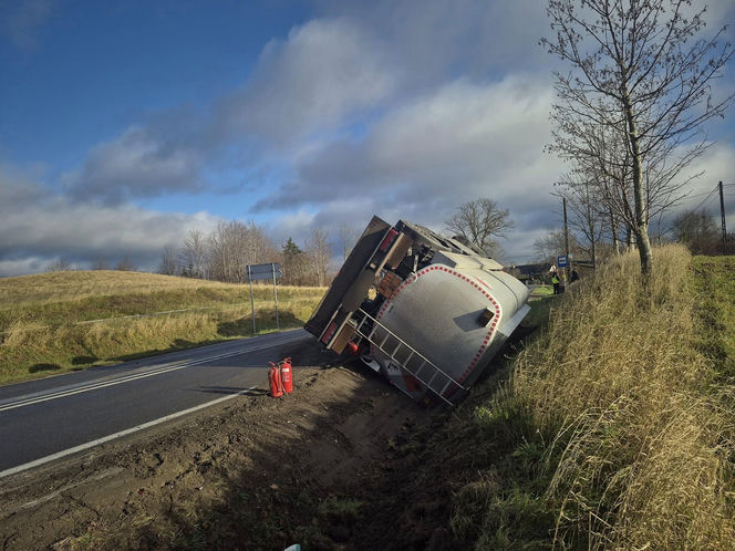 Cysterna zablokowała drogą krajową