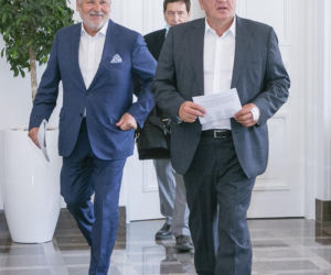 Bronisław Komorowski dorabia do emerytury. 11 tys. zł to dla niego za mało