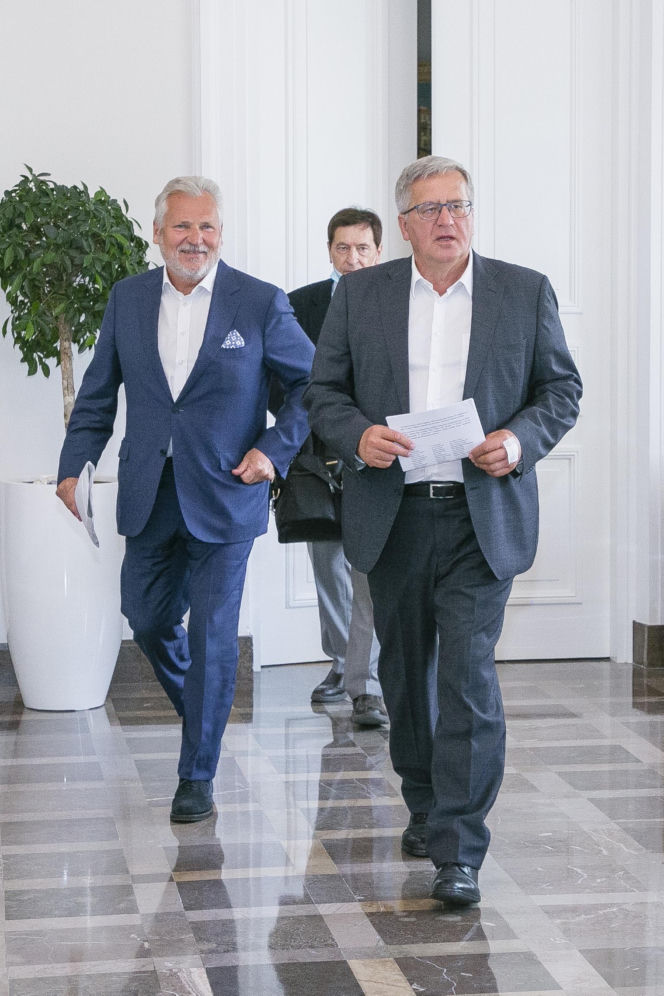 Bronisław Komorowski dorabia do emerytury. 11 tys. zł to dla niego za mało