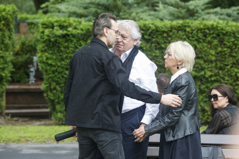 Pogrzeb Joanny Kołaczkowskiej. Tak pożegnali ją przyjaciele z kabaretu. Borek płakała jak uczennica