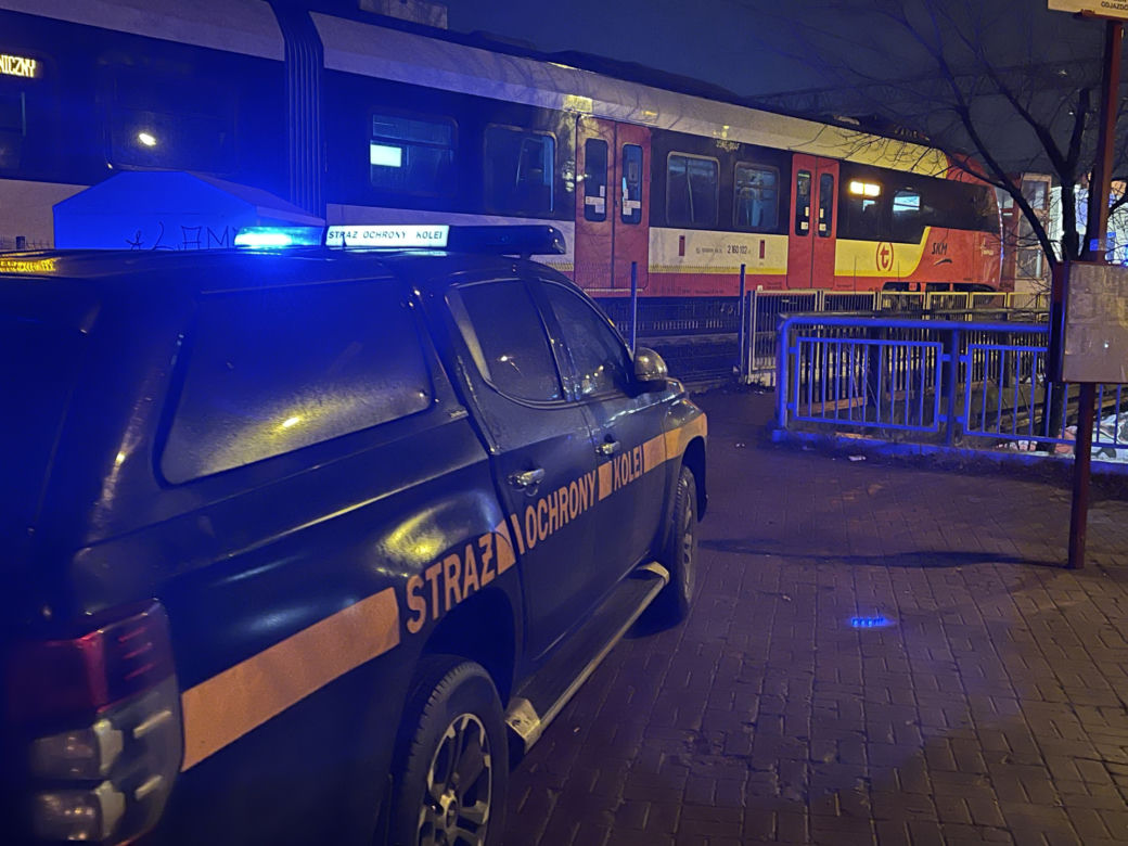 Makabra w Ursusie. Mężczyzna rozjechany przez pociąg 