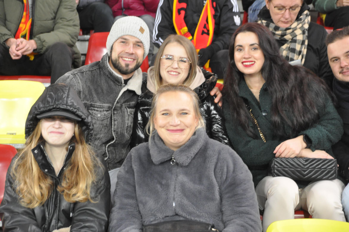 Żółto-czerwono na Suzuki Arenie! Zdjęcia kibiców na meczu Korona Kielce - Jagiellonia Białystok