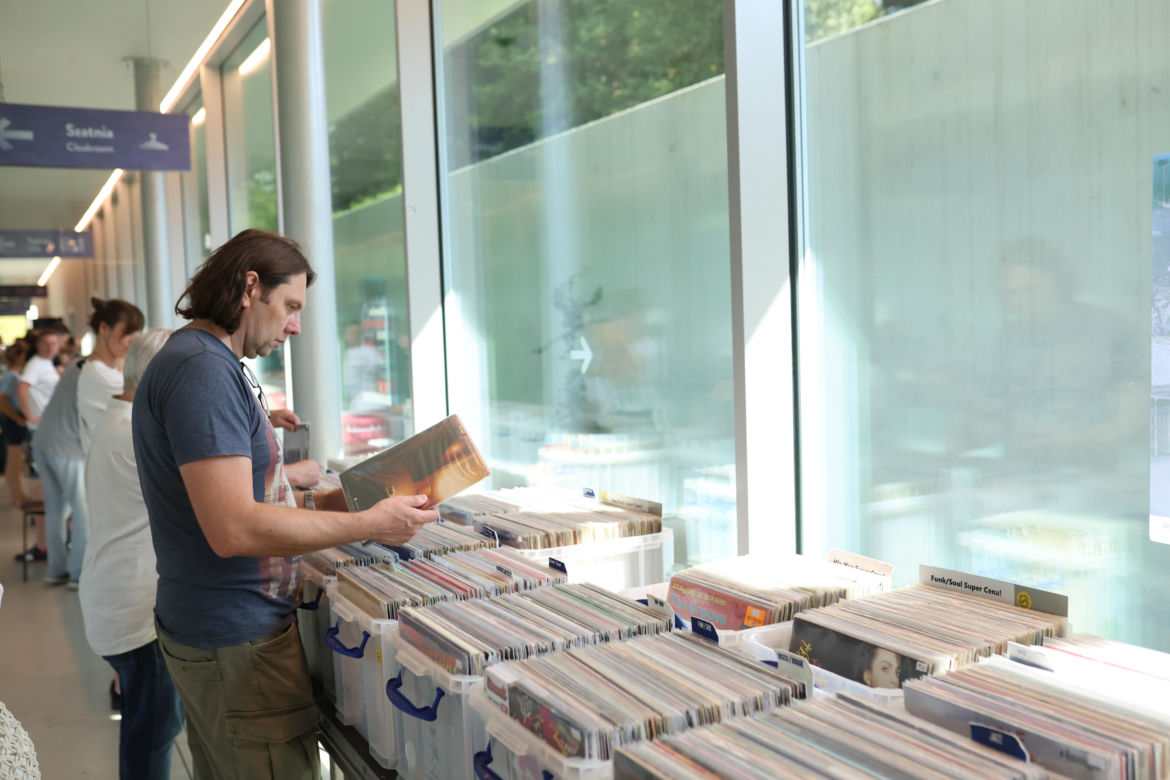 Vinyl Festival 2023 w Chorzowie. Coś dla miłośników winyli i kosmosu 