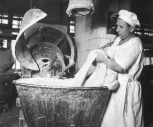 QUIZ PRL. Czy się stoi, czy się leży, trzy tysiące się należy. Tak pracowano w PRL-u