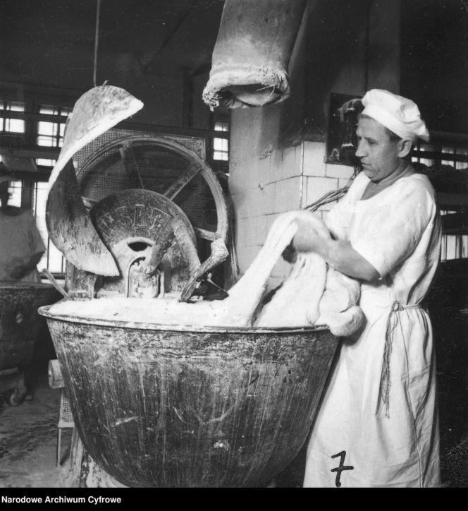 QUIZ PRL. Czy się stoi, czy się leży, trzy tysiące się należy. Tak pracowano w PRL-u