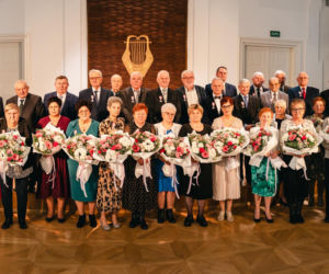 Złoty Gody par małżeńskich w Siedlcach - wręczenie pamiątkowych medali