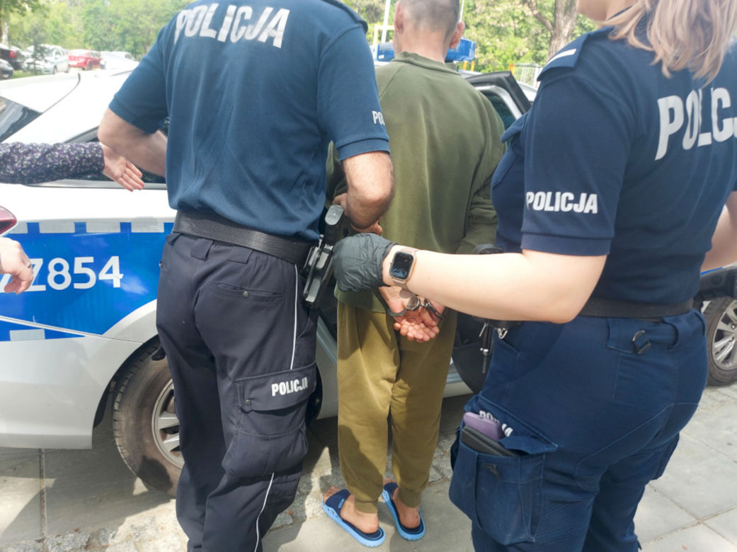 Dźgnął nożem i uciekł! Pościg i brawurowe zatrzymanie nożownika w Karczewie!