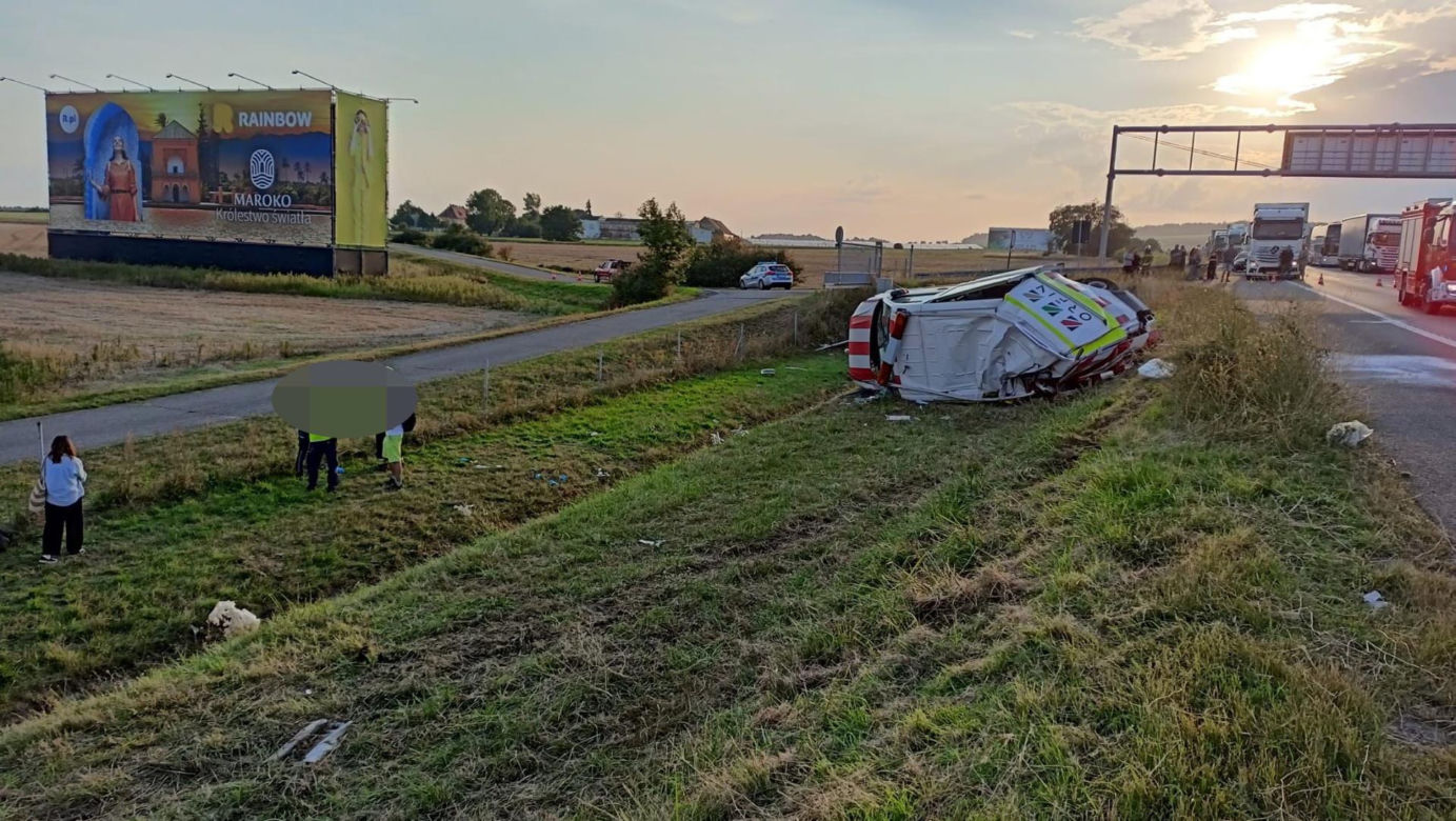 Wypadek na A4 pod Krapkowicami. Osiem osób rannych po zderzeniu autobusa i busa [ZDJĘCIA]