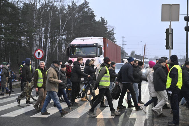 Mają dość korków, chcą buspas. W godzinach szczytu protestowali na pasach