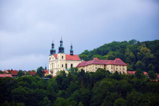 To najpopularniejsze sanktuarium w Małopolsce. Rocznie odwiedza je prawe dwa miliony wiernych [GALERIA]