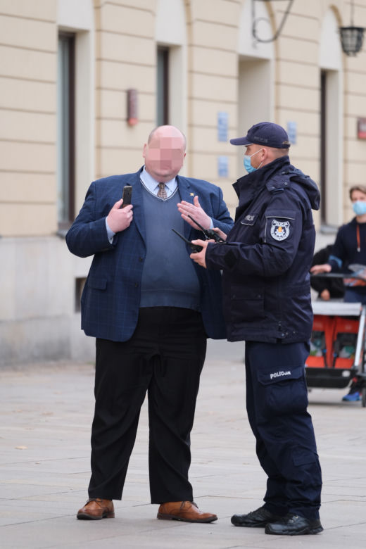 Ludzie na ulicach Warszawy