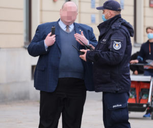 Ludzie na ulicach Warszawy