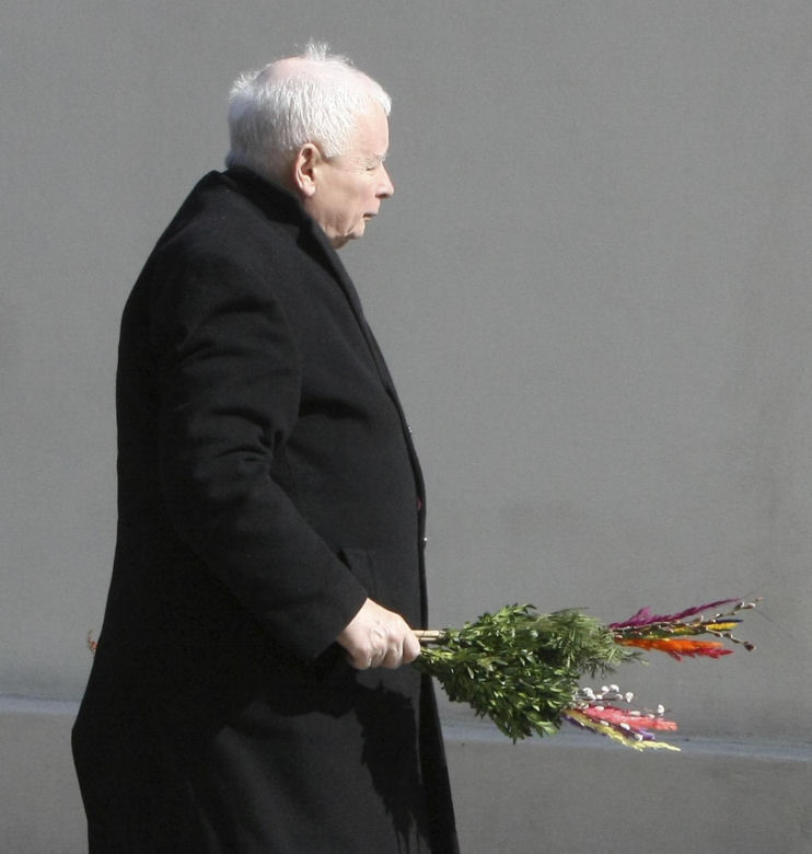 Jarosław Kaczyński szykuj się do świąt. Prezes PiS z kolorową palmą