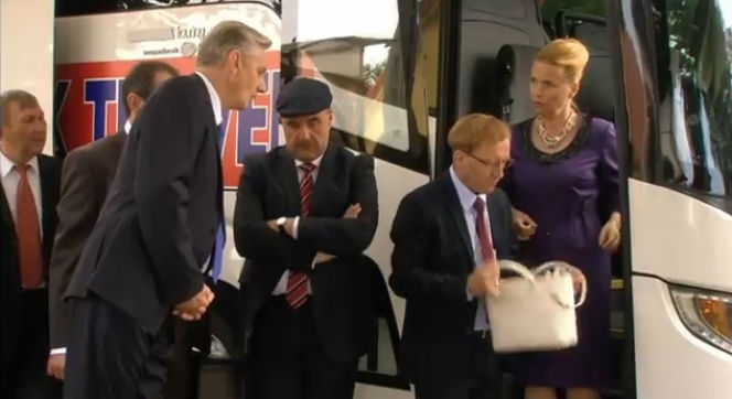 Ranczo 9 sezon. Dyrektorka Wiesława Oleś (Ewa Kuryło), senator Kozioł (Cezary Żak), Czerepach (Artur Barciś), Więcławski (Grzegorz Wons)
