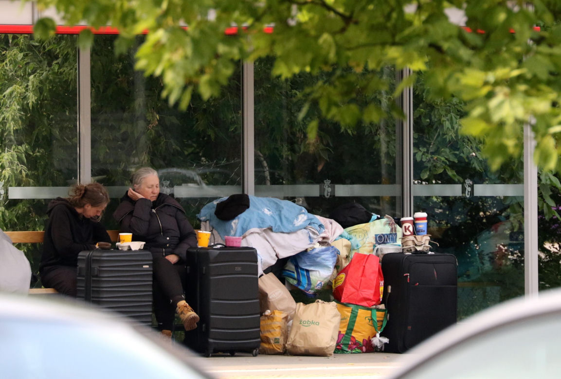 Ukrainki od miesięcy żyją na przystanku na Ochocie. Kobiety nie chcą się stamtąd wynieść