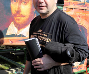 Zbigniew Zamachowski kiedyś i dziś. Tak przez lata zmieniał się głos Shreka i aktor z Trzech kolorów