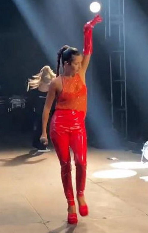 Julia Wieniawa, Britney Spears