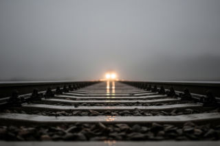 Potrącenie przez pociąg na Mazowszu. Kolejny dramat, który paraliżuje szlaki?