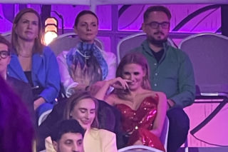 Tak Kaczorowska i Rogacewicz zachowywali się na ramówce TVP. Najpierw obejmował, a potem nurkował pod krzesło!