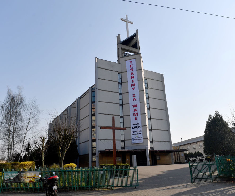 Tęsknimy za Wami - banner na kościele św. Ottona w Szczecinie