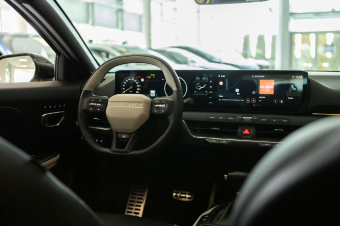 DELIK – DEALER ROKU 2025 POLECA – NAJNOWSZA KIA K4!