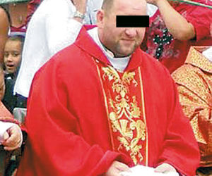 Przebierał dzieci za gladiatorów i gwałcił