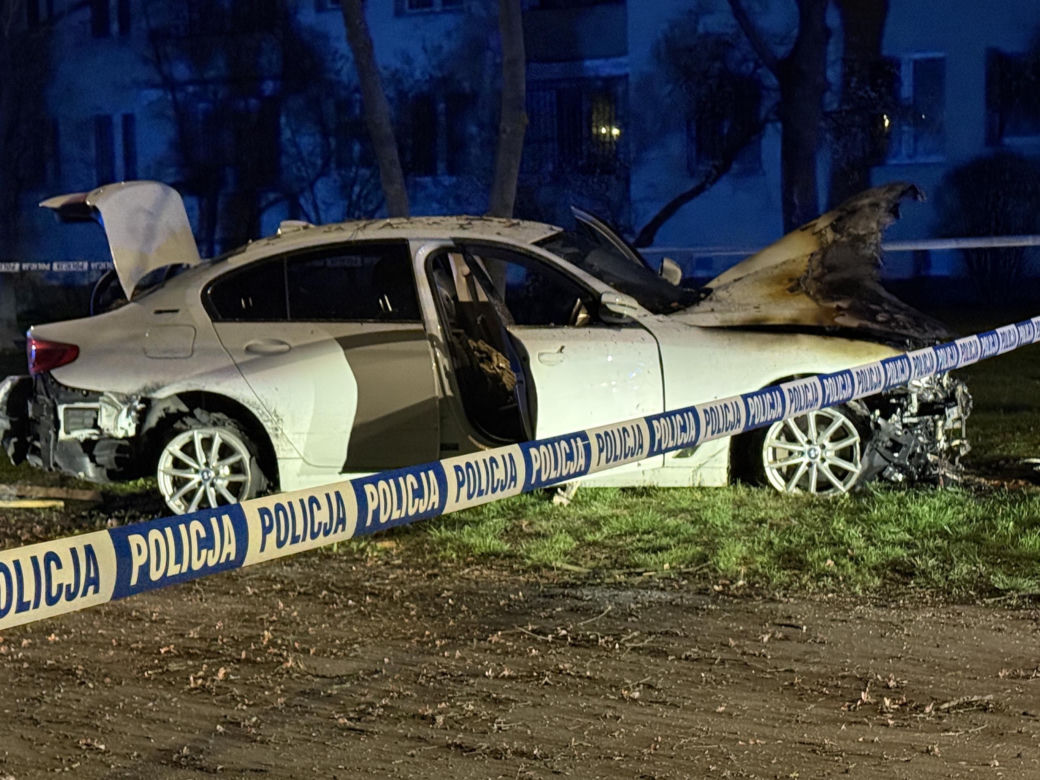 Policyjny pościg ulicami Warszawy. BMW w płomieniach 
