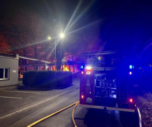 Pożar na terenie dawnej rafinerii w Czechowicach-Dziedzicach. Czarny dym nad miastem