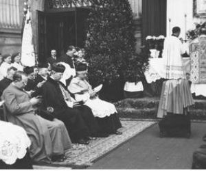 Uroczystości 3 Maja na starych fotografiach. Wielkie defilady i piękne stroje [ZDJĘCIA]