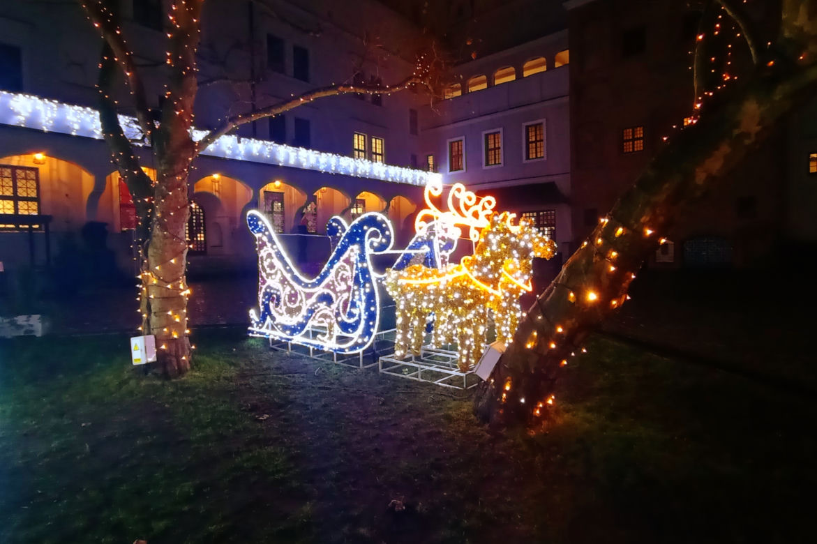 Świąteczne iluminacje na Zamku Książąt Pomorskich w Szczecinie