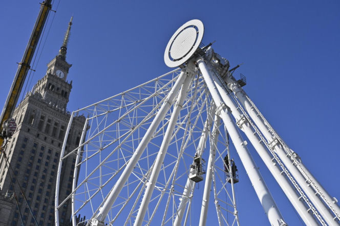 Dziwny obiekt w centrum Warszawy. Co tu powstaje? Stolica już stroi się na Boże Narodzenie!