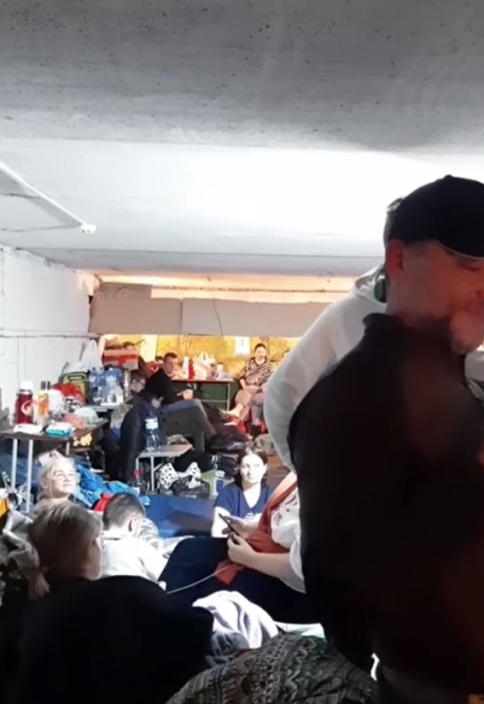 W schronie śpiewa "Mam tę moc"