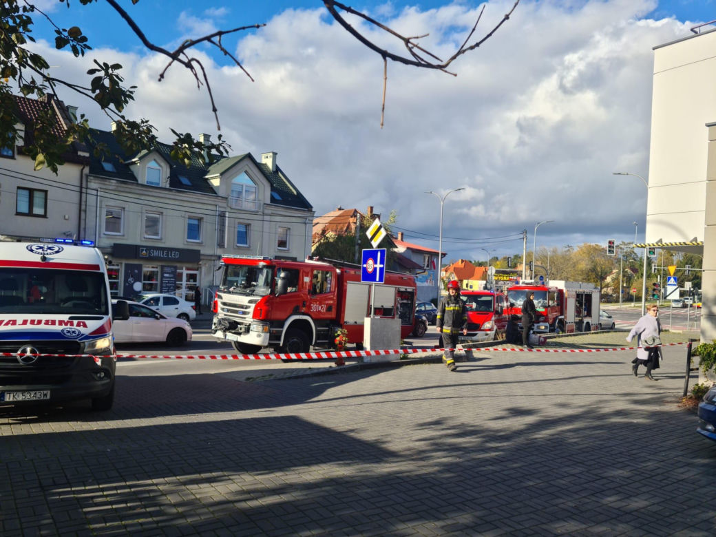 Akcja straży pożarnej obok salonu masażu w Kielcach