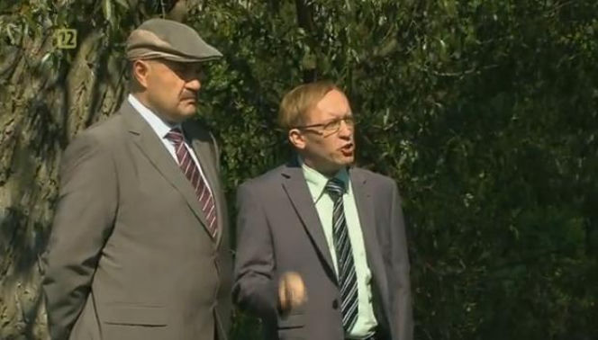 RANCZO 7 sezon. Wójt/senator Paweł Kozioł (Cezary Żak), Czerepach (Artur Barciś)